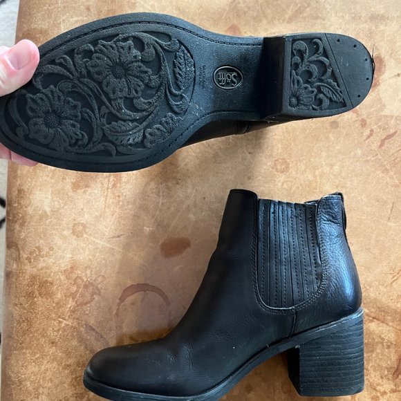 Sofft leather black heeled boots size 8 - Picture 3 of 6